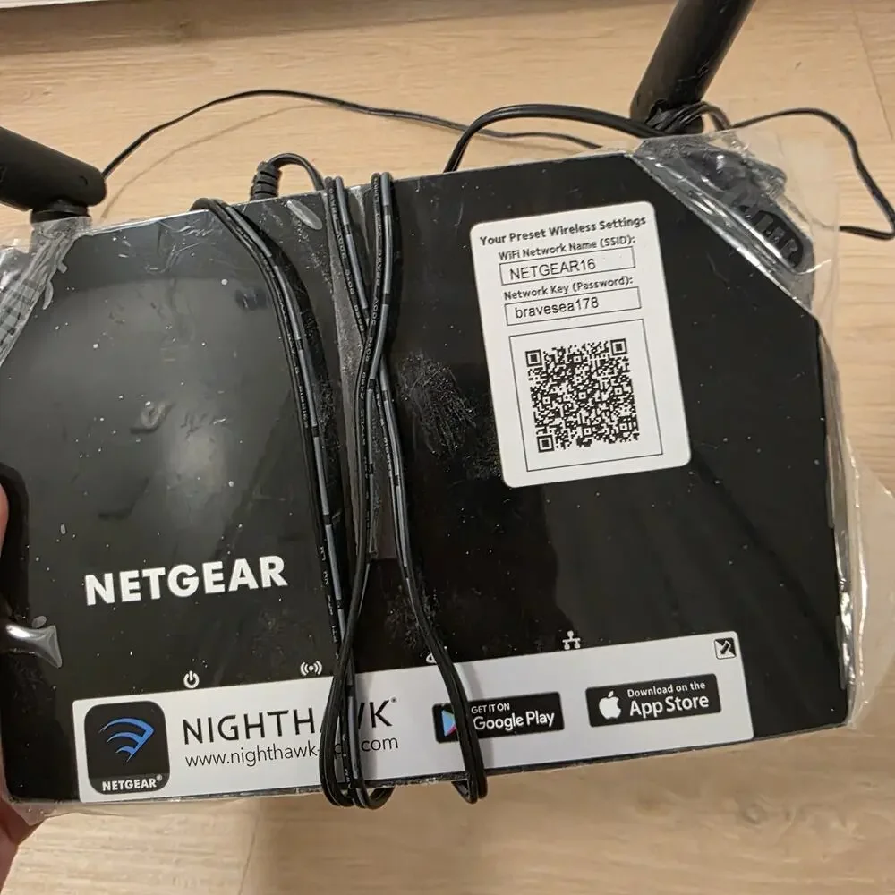 NETGEAR Nighthawk Ac1200 Dual Band WiFi Router Model R6120 - Picture 3 of 5